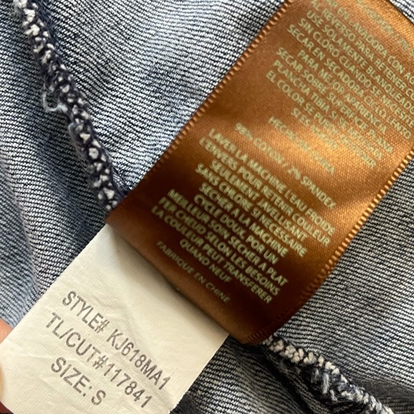 KUT from the KLOTH Amelia Denim Jacket - Picture 6 of 8